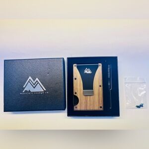 Mountain Voyage Slim Minimalist Men’s Wallet RFID Protection Wood